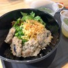 ข้าวต้มแห้งไก่เด้ง เครื่องเยอะจนมองไม่เห็นข้าวเลย