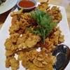 กรอบมาก นั่งกินมา 15 นาทีก็ยังกรอบอยู่ กระเทียมกรอบเป็นกระเทียมไทย หอม เข้ากันสุ