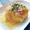 สามารถเลือกซอสและท็อปปิ้งได้ 
With choices of sauce and topping available