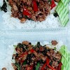 ข้าวผัดกระเพราโบราณพริกแห้งหมูสับ ราคา 55 บาท