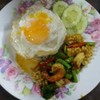 ข้าวคลุกพริกแกงทะเทแตก   69  บาท