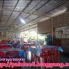 ร้านกว้างขวางหลังคาสูงโปร่ง