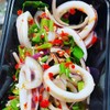 ยำปลาหมึก สดยังกับกินที่ทะเล