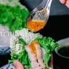 เมี่ยงหมูเด็ดมากหมักได้เข้าที่กำลังดีทานกับซีฟู้ดหรือถั่วตัดก็ได้