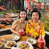 หลุมโต๊ะอาหารของโซนปลาใหญ่
