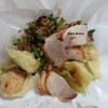 ถ้าใส่หมูแดงด้วย ได้เกี๊ยว 5 ตัว