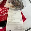 สั่งก๋วยเตี๋ยวเอ็นตุ๋น ได้เนื้อตุ๋นล้วนๆ เทใส่ถ้วยปุ้บ แถมเส้นสีดำๆมาให้ด้วย จบข