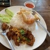 หมูทอดกระเทียม+ ไข่ดาว