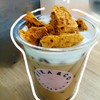 เมนูลาเต้ เสิร์ฟมากับน้ำตาลดัลโกน่า กาแฟสไตล์เกาหลี 