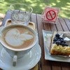 เค้กอร่อย ไม่หวาน กินกับมอคค่าร้อนกำลังดีเลย