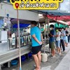 คนต่อคิวเยอะมากตลอดๆ