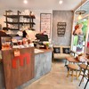 บรรยากาศร้านสวย มีที่นั่งรอเครื่องดื่ม ถ่ายรูปชิลๆได้ครับ