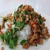 กระเพราหมูราดข้าว (เต็มอิ่ม)