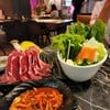เนื้อภูเขาไฟ และผักสด