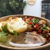 ข้าวสามชั้นคั่วพริกเกลือในตำนาน ต้องมาช่วง 10 โมง ไม่งั้นหมด ส่วนขนมไทยมีหลายอย่