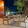 ที่นั่งรับลมนอกร้าน