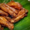 ปีกไก่ทอดน้ำปลา เมนูแนะนำของทางร้าน รสชาติกำลังดีไม่เค็มจัด ทานกับข้าวเหนียวเข้า