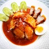 ข้าวหมูแดง  หมูกรอบ กร๊อบกรอบ  น้ำราดหอมๆ แบบน้ำราดที่เคยกินสมัยเด็กๆ 