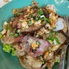 ก๋วยเตี๋ยวคั่วไข่เป็ดกับกุ้งและหมูแดง