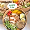 สลัดผักสดๆ อกไก่ พร้อมน้ำสลัด