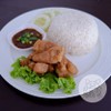 ข้าวหมูสามชั้นทอดกรอบ เสิร์ฟพร้อมน้ำจิ้มแจ่วสูตรเด็ด
