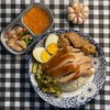 ข้าวขาหมูเนื้อหนัง ไส้ ไข่ (อันนี้เป็นรูปของร้านนะคะ)
