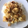 ข้าวราดผัดดอกคะน้าหมูกรอบ