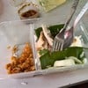 ไก่ทอดที่มีไก่ซัก 3 ชิ้น ทีเหลือเป็นกากแป้งใส่มาให้ดูเยอะ