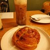 chocolate & raisin croissant 
