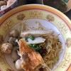 เป็นบะหมี่เส้นแบน เหนียวนุ่มอร่อย