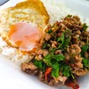 กระเพาหมูสับไข่ดาว