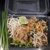 ผัดไทย เส้นนุ่ม กุ้งสดๆ เนื้อแน่น