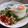 กะเพราหมูสับไข่ดาว