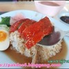 เนื้อเป็ดย่างชิ้นหนานุ่ม ใส่ไข่ต้มครึ่งฟอง น้ำราดออกหวานนำ
