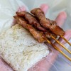 หมูปิ้งกะข้าวเหนียวร้อน ๆ 