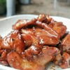 ย้อนวัยกับหมูทอดที่มีรสชาติเค็มๆหวานๆ ในตอนเด็ก พร้อมข้าวเหนียวและน้ำจิ้มแจ่ว