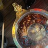 ร้านขาบูดี น้ำซุ้ปน้พดำ กับหม่าล่าอร่อย เส้นของทางร้านนุ่มมาก น้ำจิ้มอร่อยดี พนั