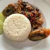 หมูกรอบกรอบใช้ได้ ราคาแพงไปนิดสำหรับกะเพราราดข้าว