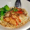 เส้นบะหมี่เหนียวนุ่มอร่อยเส้นเล็กๆนิด เป็ดย่างไม่สาบ หอม ผักกวางตุ้งกรอบๆ เสริฟพ