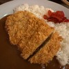 ข้าวหน้าแกงกระหรี่หมูทอด