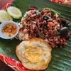 ราคาในเมนู กระเพราไข่เยี่ยวม้า 50, ไข่ดาว 10บาท คิดเงินรวมมา 70บาท เกินจากเมนูนิ