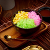 น้ำกะทิอบควันเทียนเข้มข้น ใส่ topping สลิ่ม และข้าวโพด
