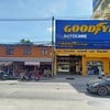 ร้านตั้งอยู่ฝั่งตรงข้าม good year auto care และร้านก๋วยเตี๋ยวต้มยำเจ้าเก่า