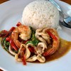 ข้าวกะเพรากุ้งหมึก