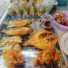 ไก่ทอดกรอบ  ปลานิดทอดกรอบ