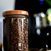 มีเมล็ดกาแฟให้เลือก คั่วกลางกับคั่วเข้ม