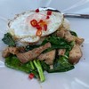 กะเพราหมูกรอบไข่ดาว