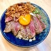 ข้าวผัดเนยกระเทียม สเต็กเนื้อพรีเมี่ยม หอมเจียว ไข่ดอง (พิเศษ)