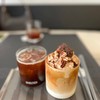 ร้านสวย กาแฟอร่อย บรรยากาศดีครับ มีที่จอดรถ 6-7 คันหน้าร้าน