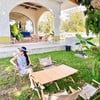 บรรยากาศบริเวณโต๊ะในโซนด้านหลังร้าน